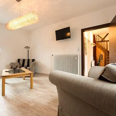 Ferienhaus-chalet-dattenfeld بيت للعطل *